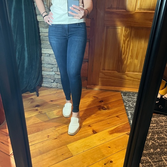 Abercrombie and Fitch MidRise Dark Wash Jegging 91 - Picture 3 of 7